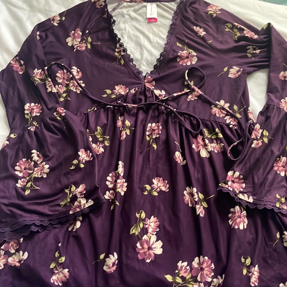 Comfortable Bell bottom V-neck blouse